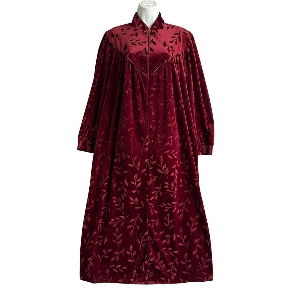Amanda Stewart Floral Embroidered Velour Robe Womens M Wine Red Zip Cozy Wear